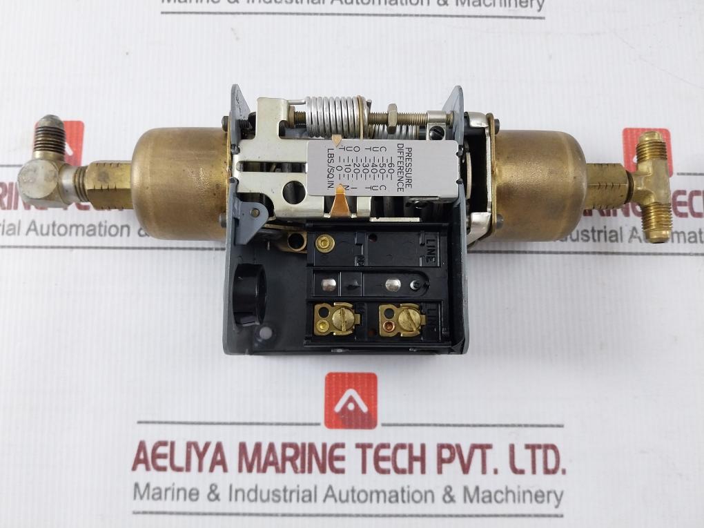 Johnson Controls P74Ba-10 Differential Pressure Control Switch 120-600 Vac