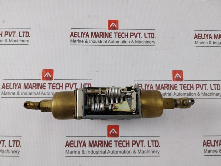 Johnson Controls P74Ba-10 Differential Pressure Control Switch 120-600 Vac