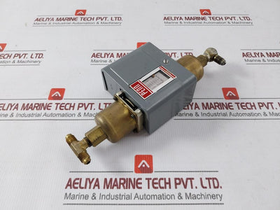 Johnson Controls P74Ba-10 Differential Pressure Control Switch 120-600 Vac