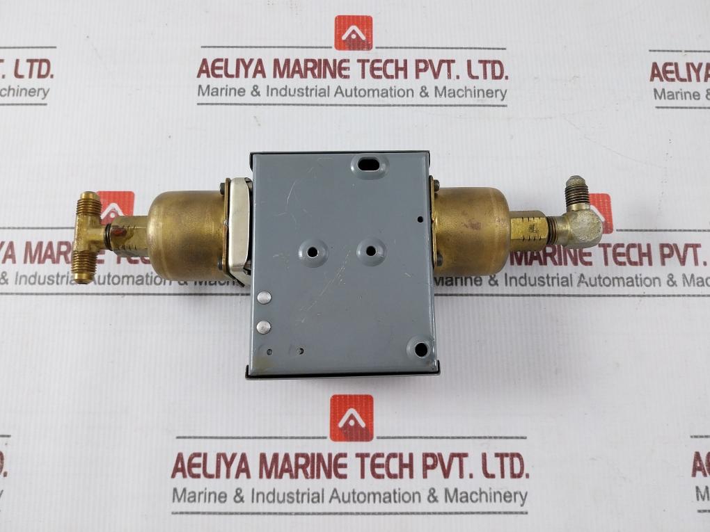Johnson Controls P74Ba-10 Differential Pressure Control Switch 120-600 Vac