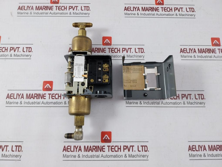 Johnson Controls P74Ba-10 Differential Pressure Control Switch 120-600 Vac