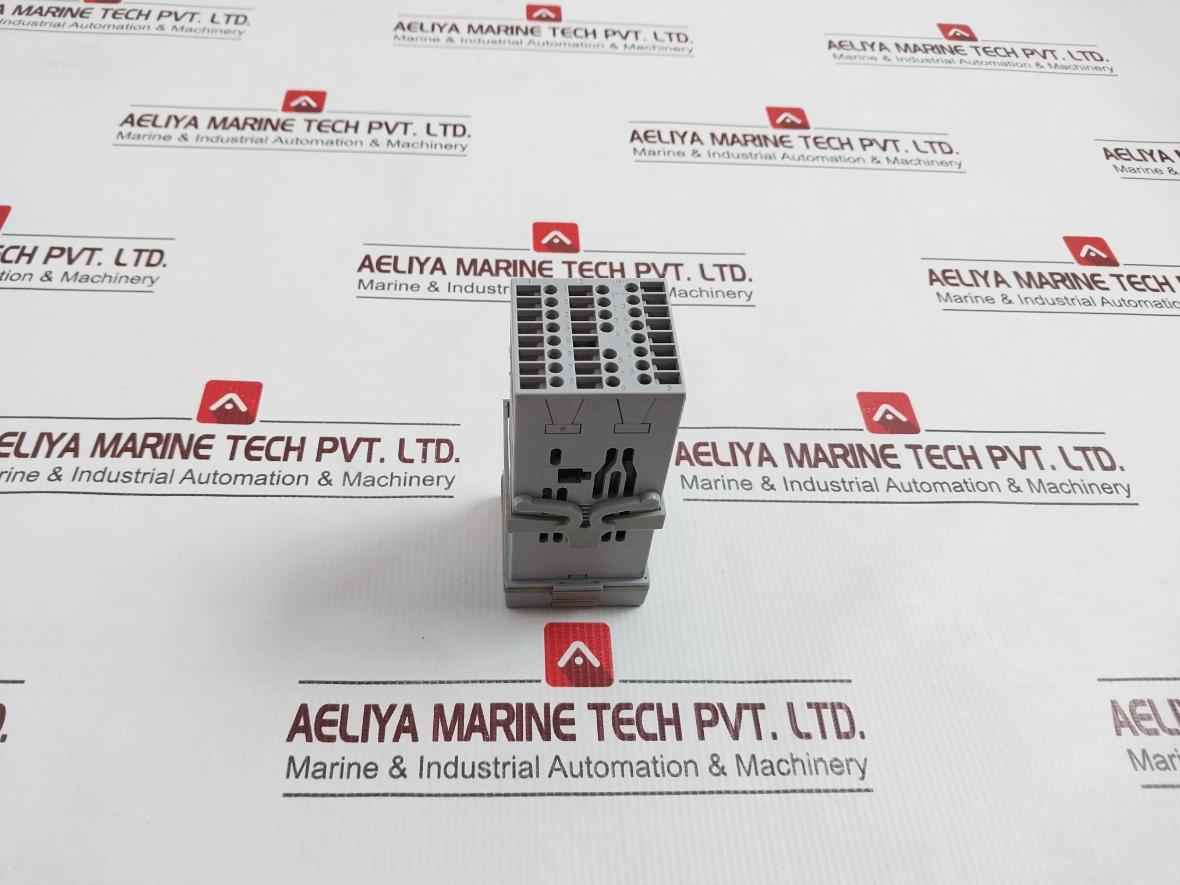 Jumo 703041/181-660-23/000 Temperature Controller 230Vac 3A Relais 48...63Hz 8Va