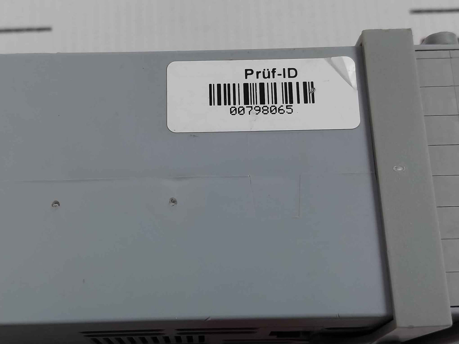 Jumo 703041/181-660-23/000 Temperature Controller 230Vac 3A Relais 48...63Hz 8Va