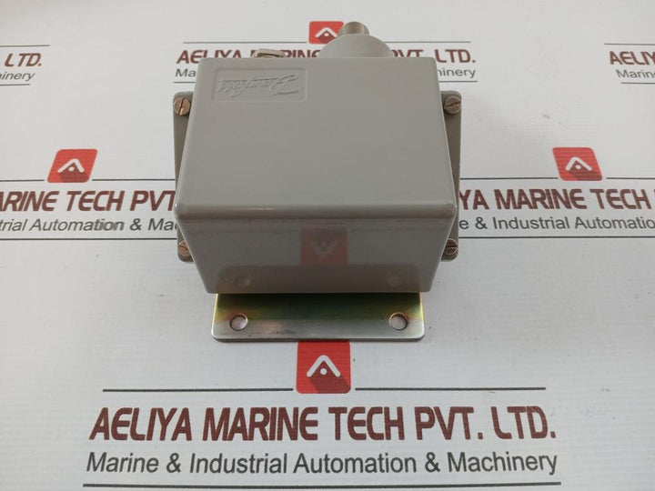 KPS-33-Pressure-Switch-0-3-5Bar-0-50Psig-1-02Kp-Cm2-Danfoss-210267-6