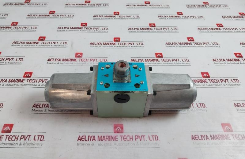 Kawasaki De10P-10-207-dd24Al-l75 Solenoid Valve 07Y3685 Dc24V