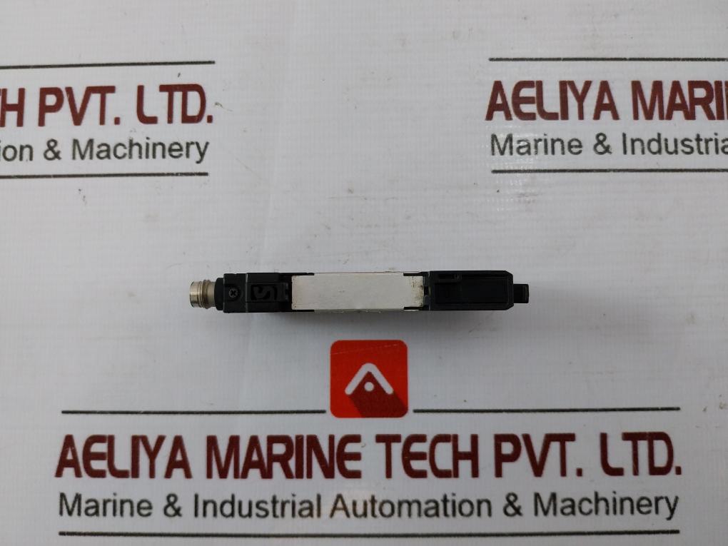 Keyence Fs-v31Cp Digital Fiber Optic Sensor 12-24V Dc