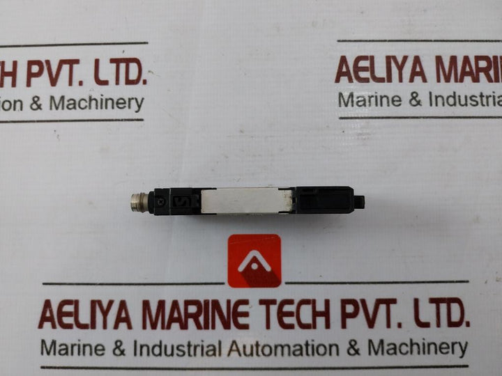Keyence Fs-v31Cp Digital Fiber Optic Sensor 12-24V Dc