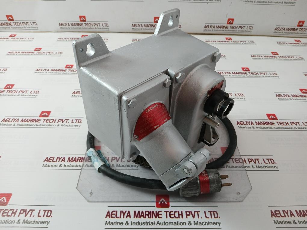 Killark Ugfi20Ad Acceptor-receptacle Interlocked With Switch 120Vac