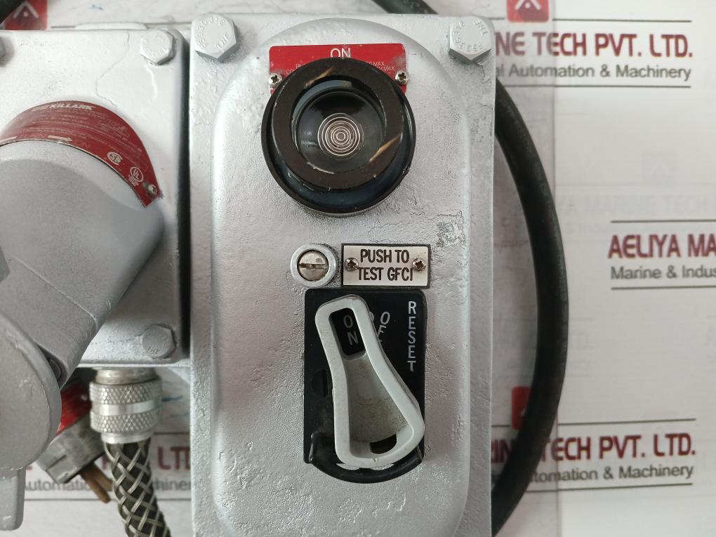 Killark Ugfi20Ad Acceptor-receptacle Interlocked With Switch 120Vac