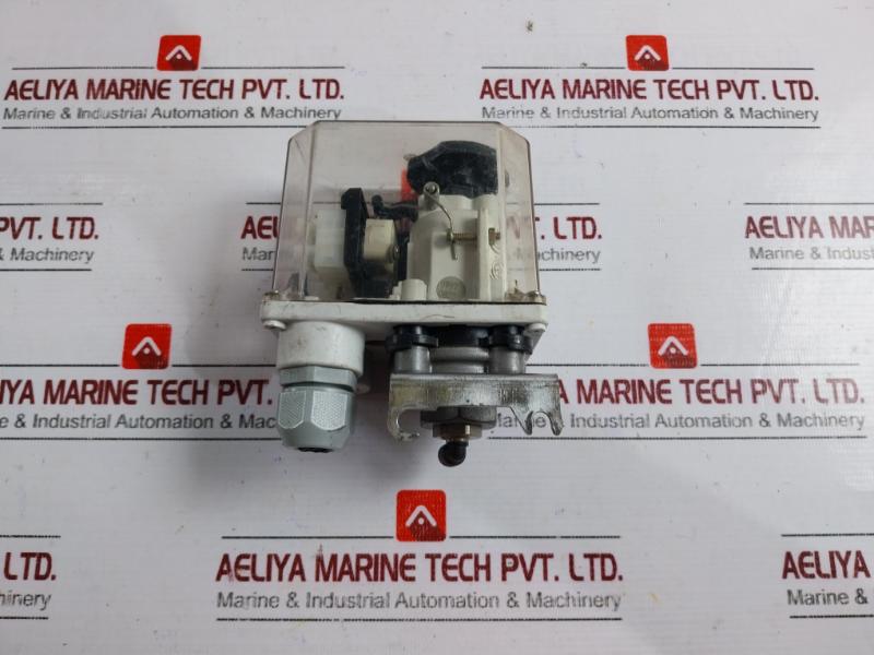 Klockner Moeller Mcs11+W-mcs Pressure Switch Ac-15 230V/2A