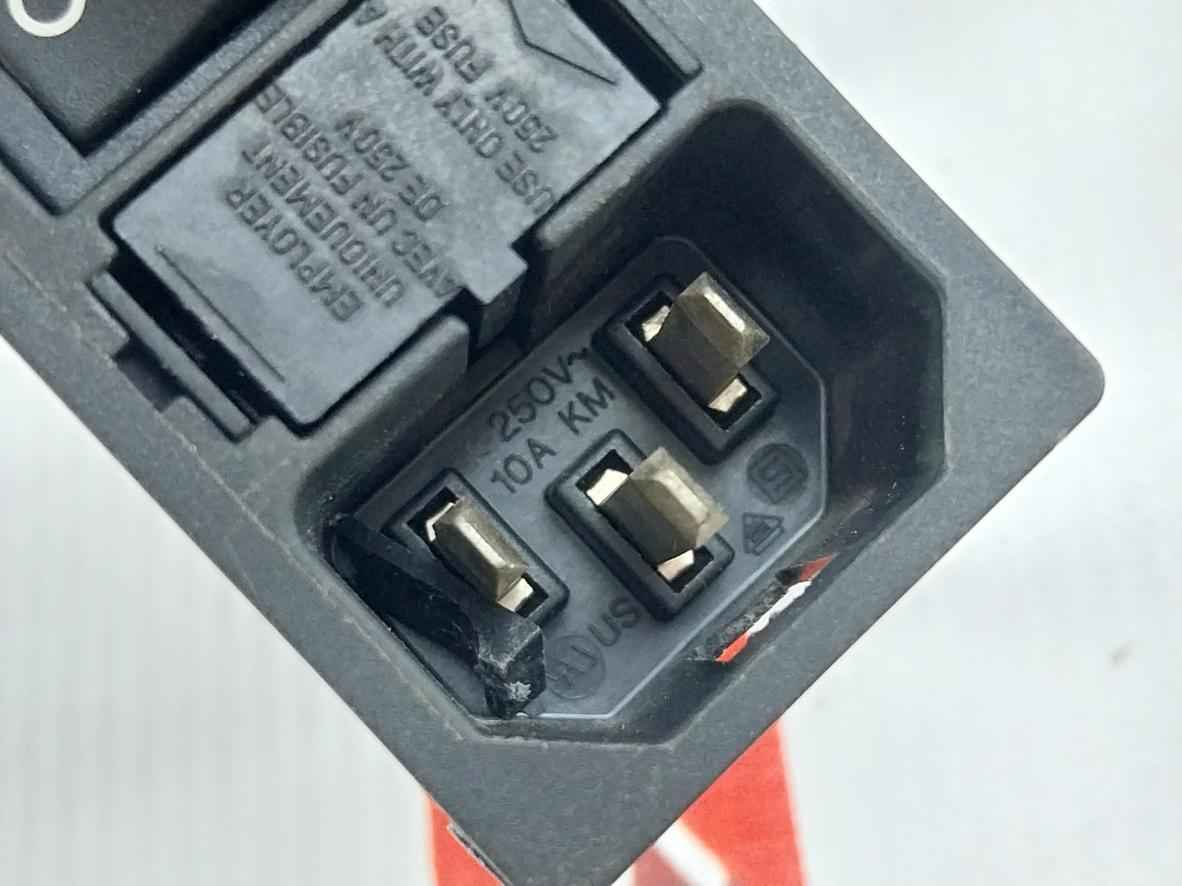 Km Male Power Socket 250V 10A