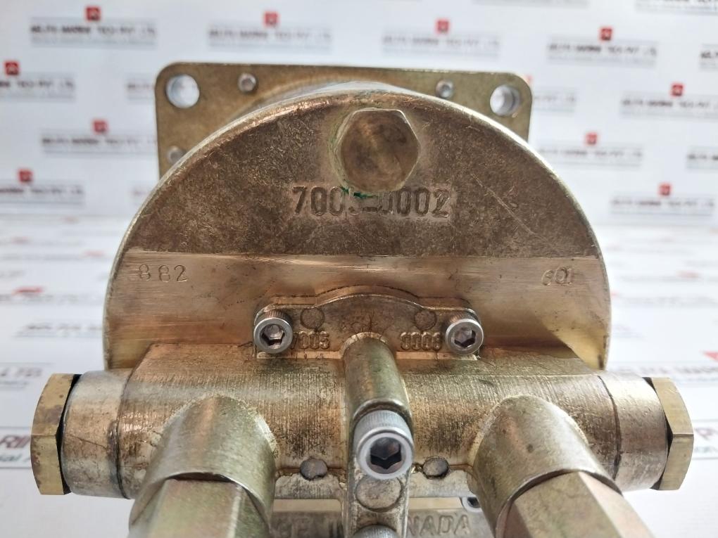 Kobelt 7005 Helm Pump 1500 Psi (103 Bar)