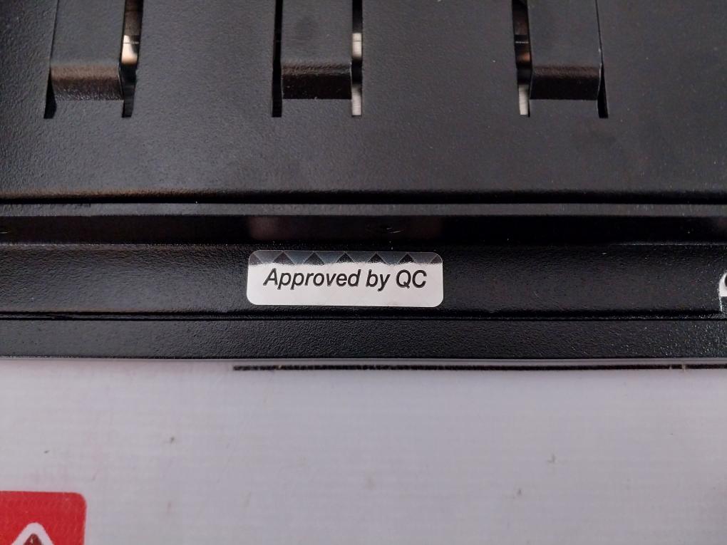 Kongsberg Md 24 Display Monitor 100-240Vac 50-60Hz 0.40-0.17A