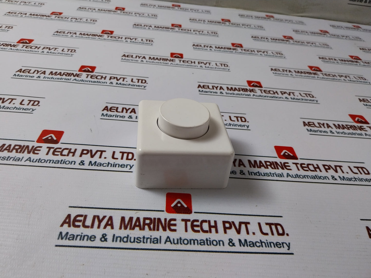 Kopp 8201.0200.3 Surface Mounting Electronic Dimmer