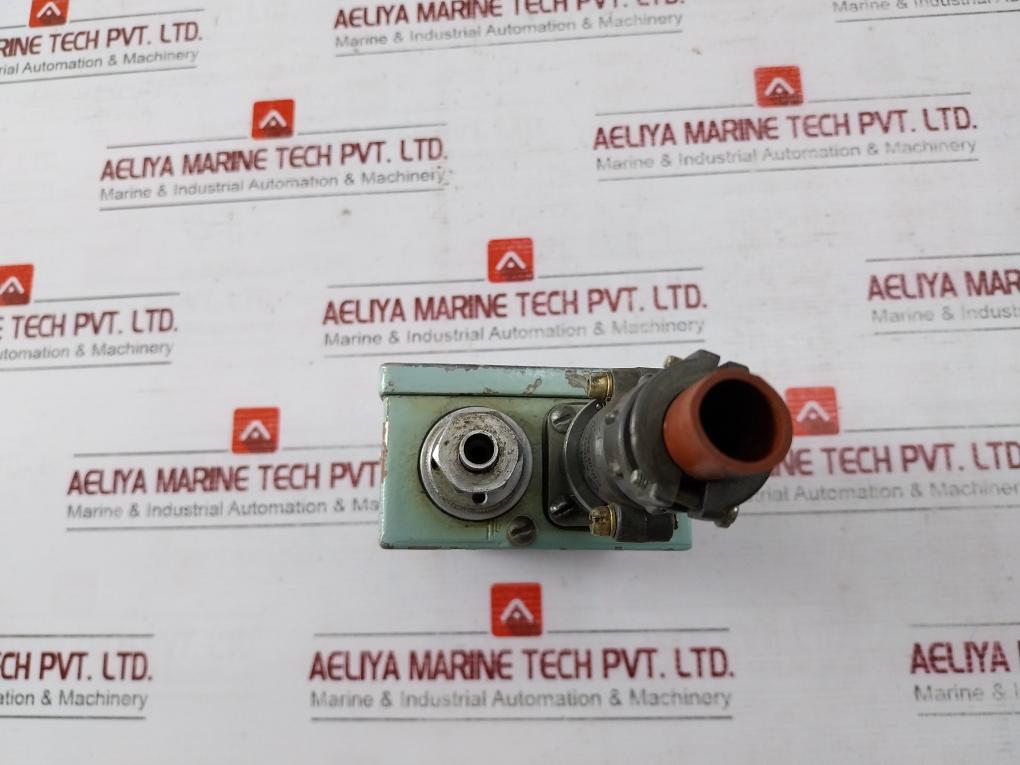 Krm-om5 Relay Combined 0.06 Mpa Ty25-02.300024-80 Ip54 053782