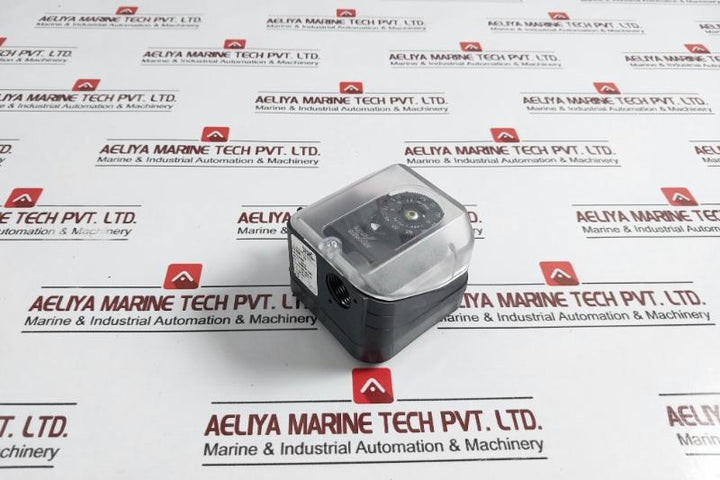 Kromschroder Dl50A-31 Pressure Switch 84444490 300 Mbar Ip 54 250 Vac