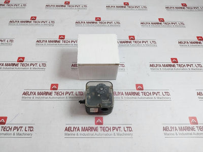 Kromschroder Dl50A-31 Pressure Switch 84444490 Ce-0085Ap0466 Ip54 300Mbar 240Vac