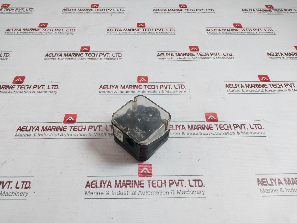 Kromschroder Dl50A-31 Pressure Switch 84444490 Ce-0085Ap0466 Ip54 300Mbar 240Vac