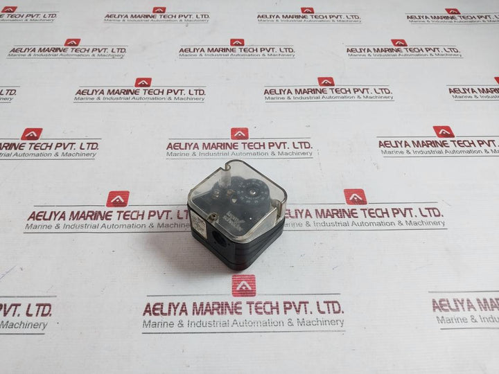 Kromschroder Dl50A-31 Pressure Switch 84444490 Ce-0085Ap0466 Ip54 300Mbar 240Vac