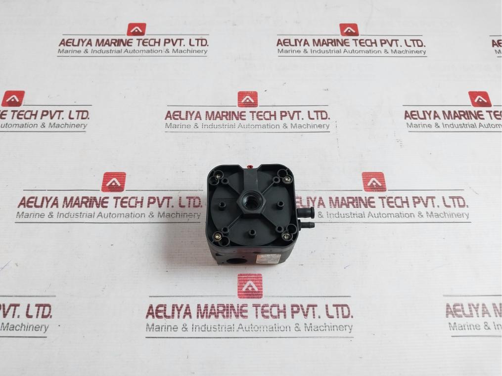 Kromschroder Dl50A-31 Pressure Switch 84444490 Ce-0085Ap0466 Ip54 300Mbar 240Vac