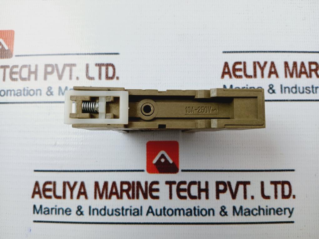 Kuhnke I07G2-24Vdce Relay W/ Z 317.02 Socket 24Vdc