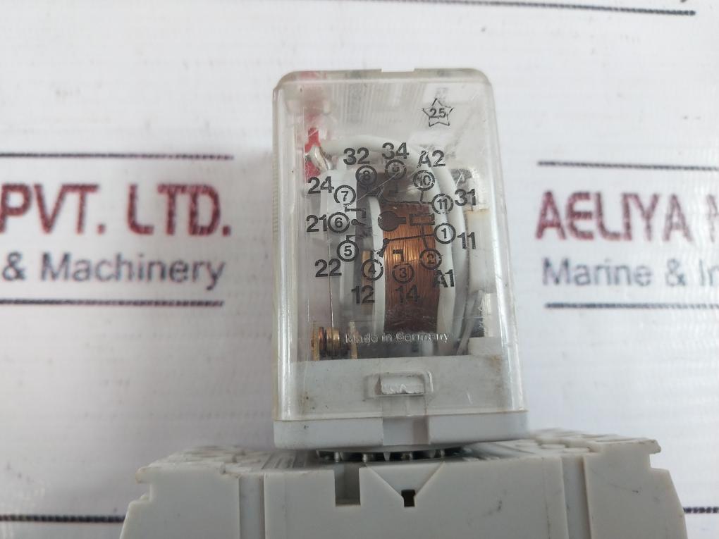 Kuhnke UF3C-24VACN Universal Relay With Base