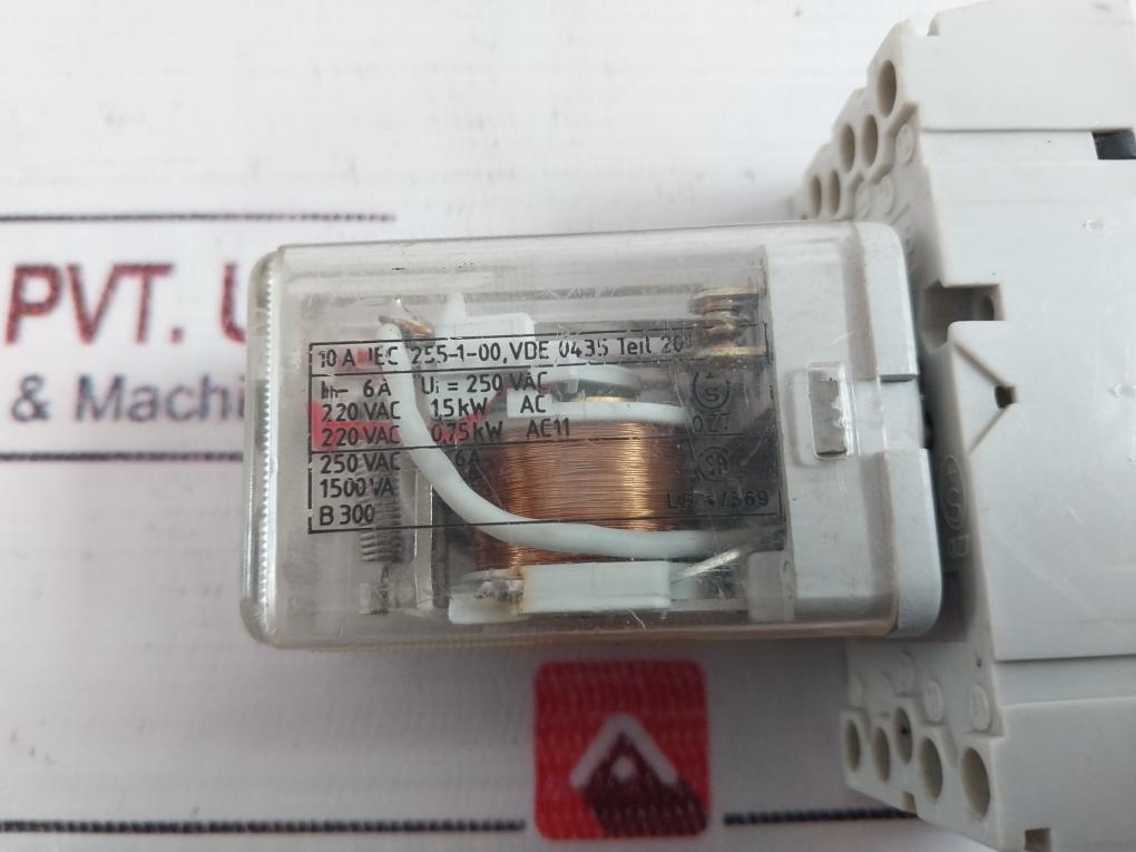 Kuhnke Uf3C-24Vacn Universal Relay With Base