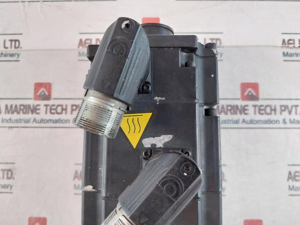 Kuka 1FK7042-5AK71-1SY3-Z S34 Servo Motor 0.94KW 2.45A