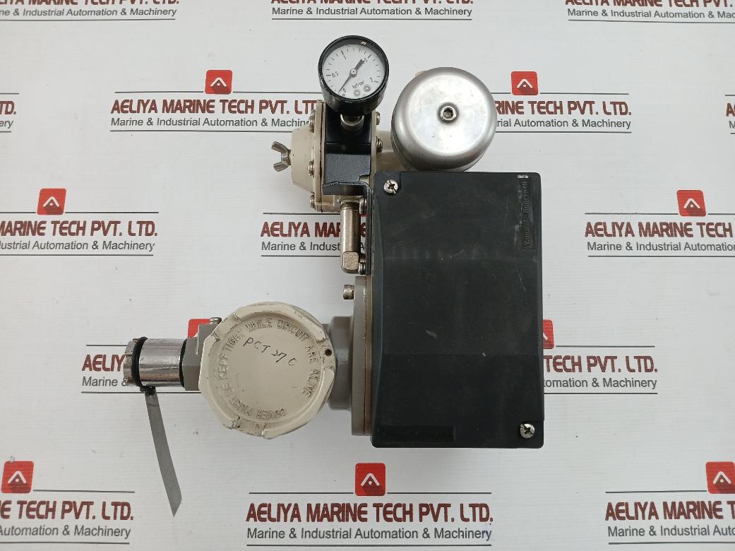 Kz03-1A Yamatake-honeywell Part No: Kux113-xw11Ax-7 I/P Converter W/ Air Regulator