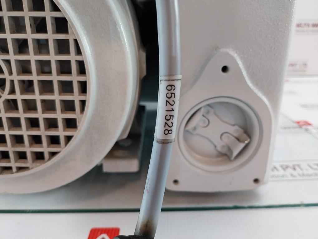 LEYBOLD SV 40/65 BIFC Vacuum Pump V1.40 1000 MBAR 200-240V 50/60 Hz