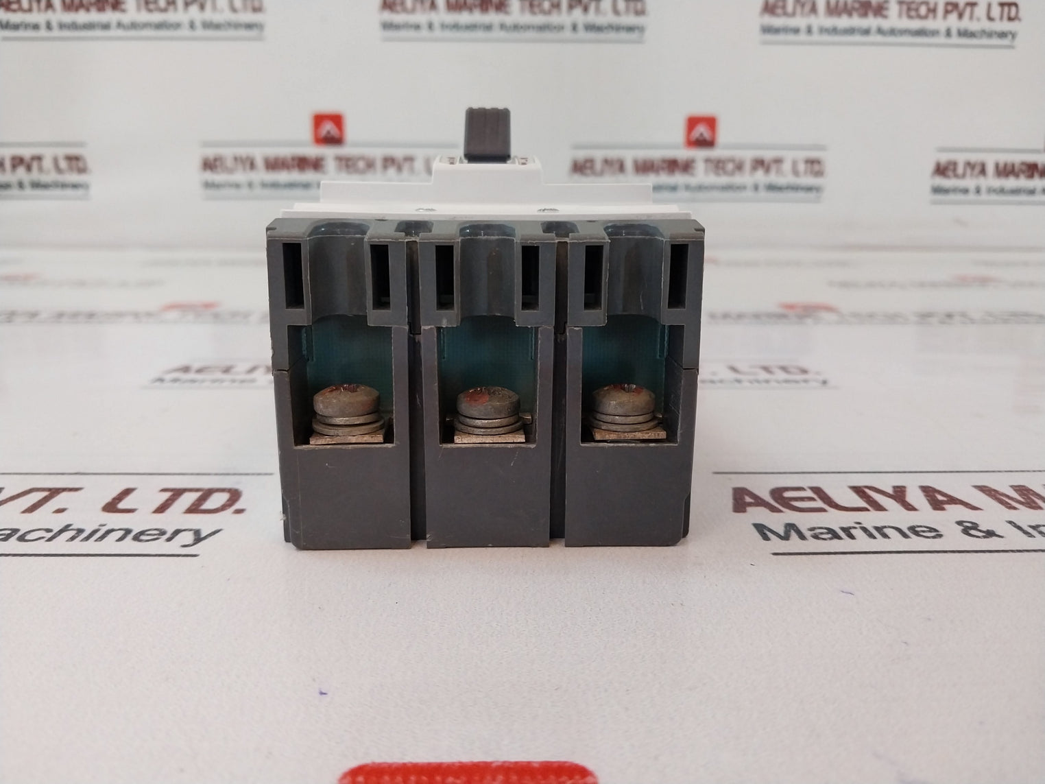 L&T Dy125U Mccb Thermal Magnetic Release Circuit Breaker 100A 800V