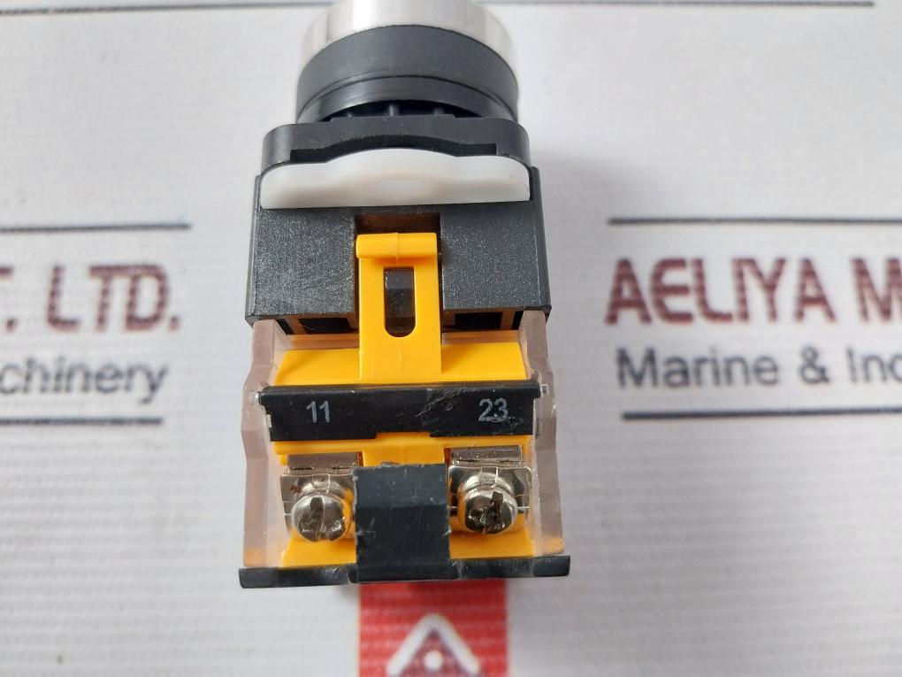 La38/203/209 B Button Switch La38 Series 440v