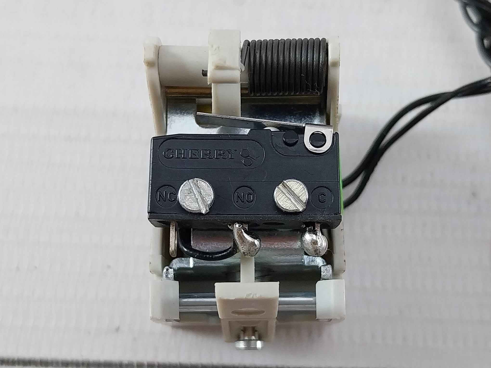 Larsen & Toubro Cm97883 Shunt Release Coil 240/415 Vac 50/60Hz