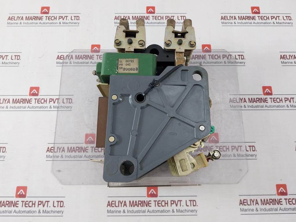 Larsen & Toubro Sl50060 Air Circuit Breaker 2500 Amp 3 Pole 3Wb1671 (Part Only)