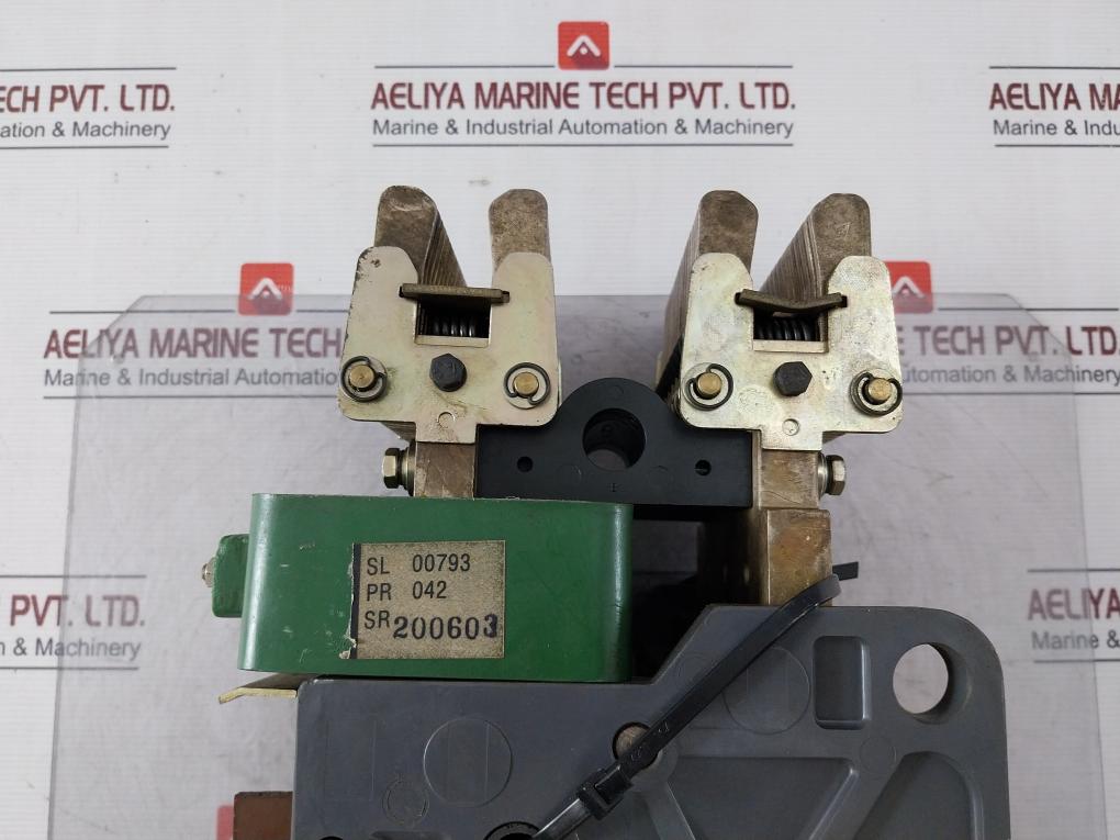 Larsen & Toubro Sl50060 Air Circuit Breaker 2500 Amp 3 Pole 3Wb1671 (Part Only)