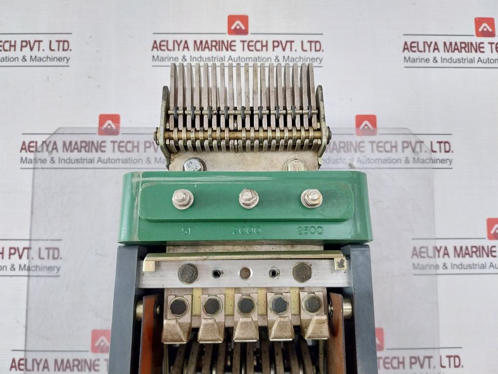 Larsen & Toubro Sl50060 Air Circuit Breaker 2500 Amp 3 Pole 3Wb1671 (Part Only)