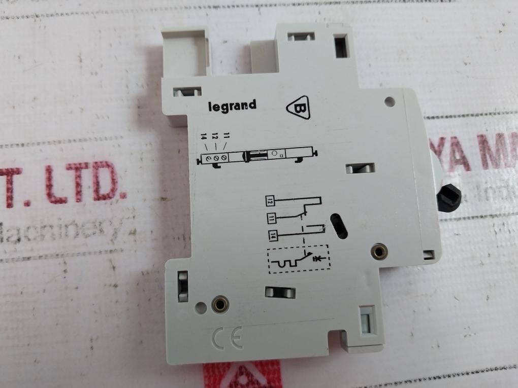 Legrand 073 50 Auxiliary Change Over Switch 6a 250vac, 2408530