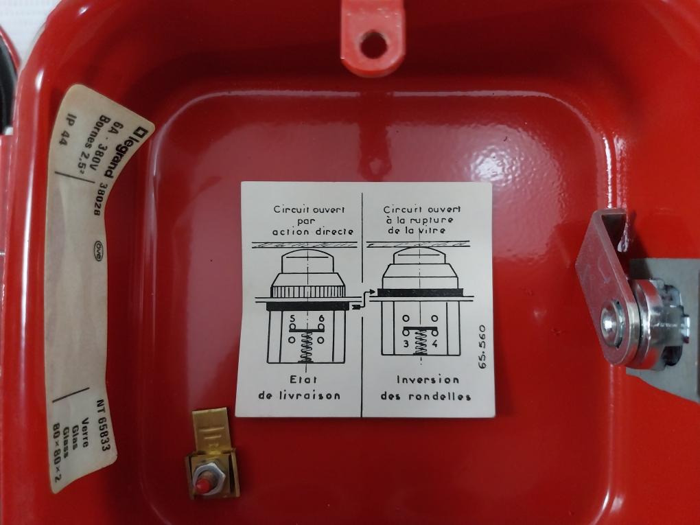 Legrand 38028 Emergency Stop Fire Safety Box 6A-380V 80X80X2 300 V Ac Sx50