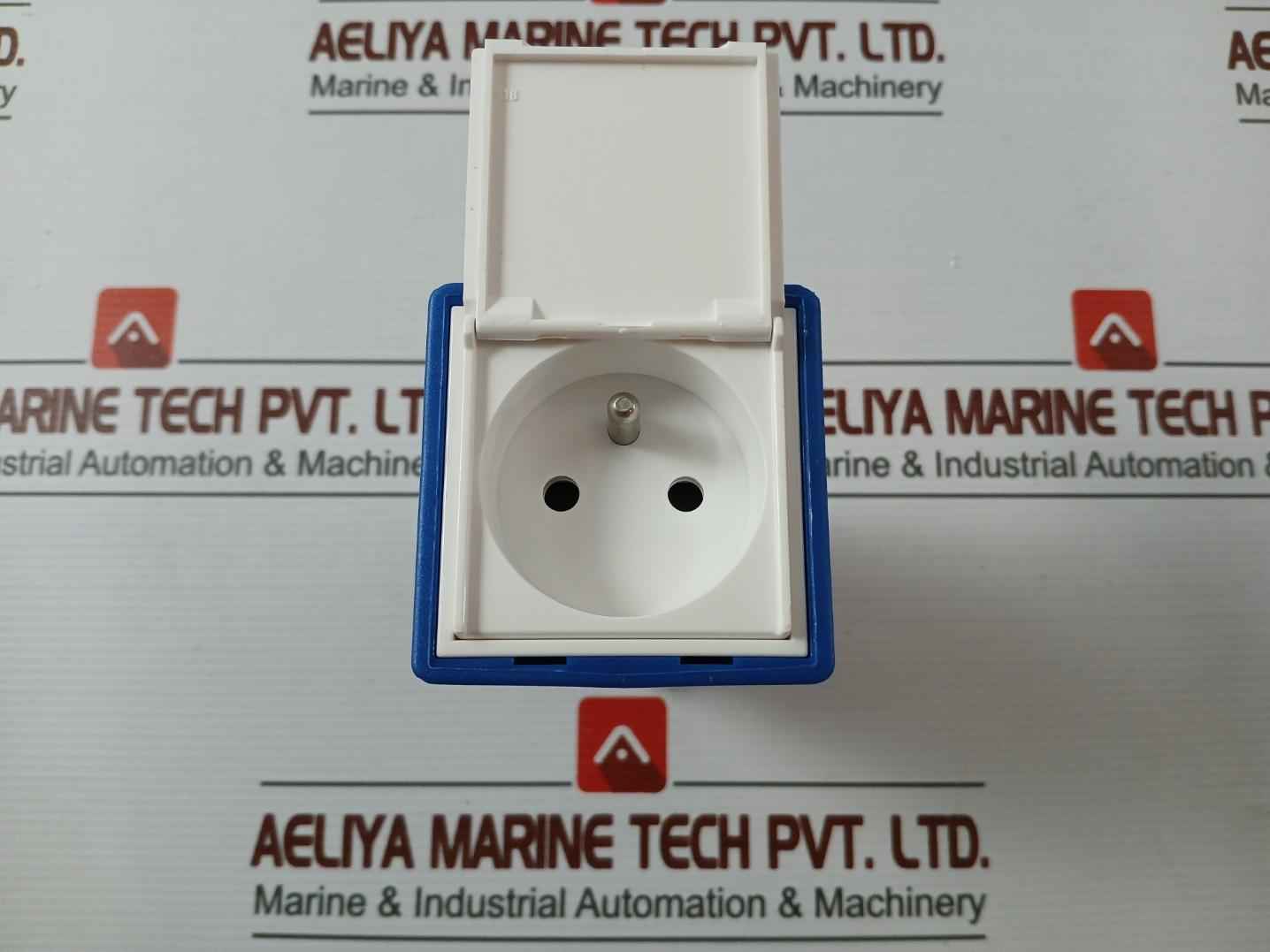 Legrand 521 03 Power Connector Adapter Plug Ip40