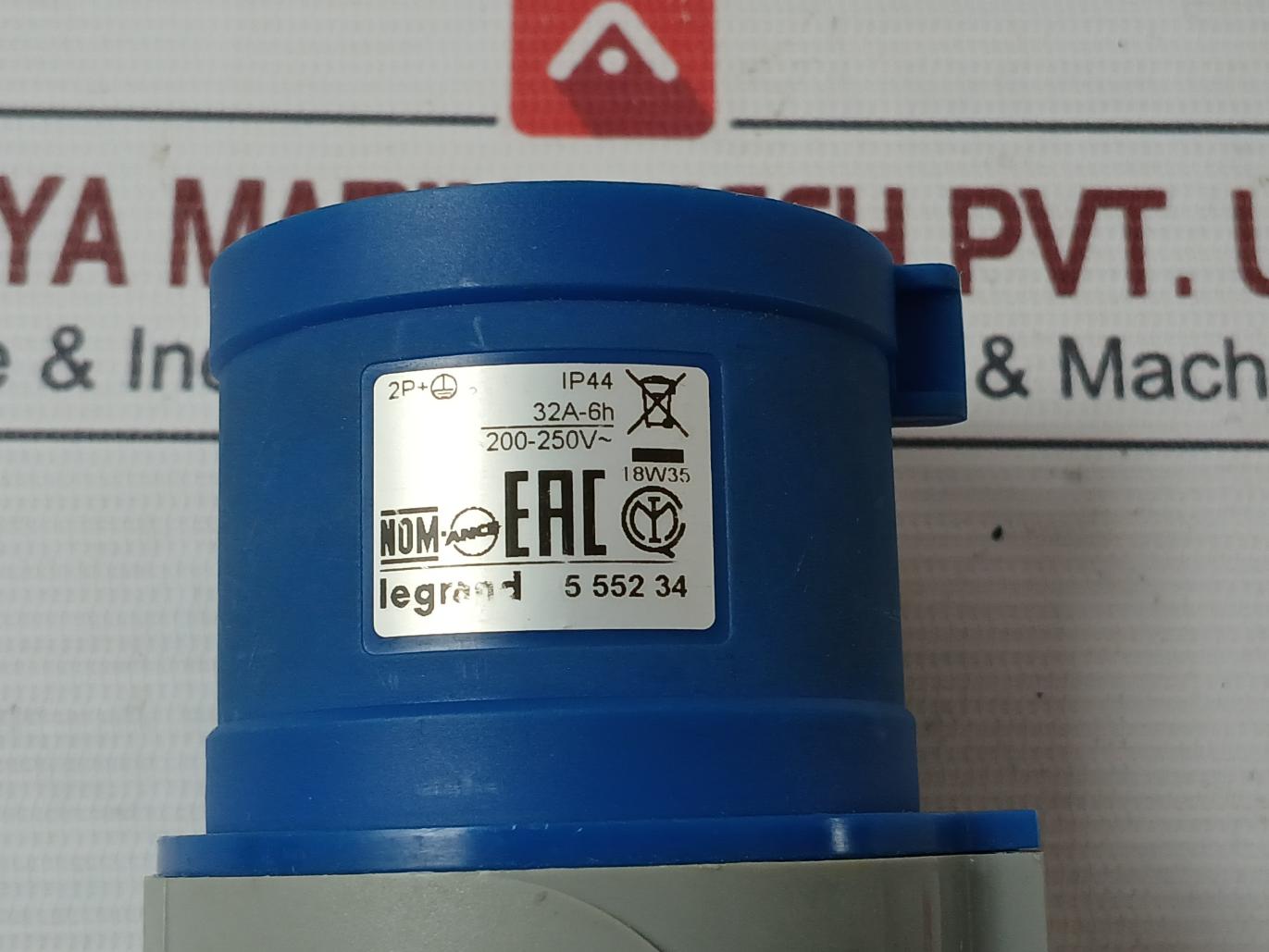 Legrand 5 552 34 Industrial Power Plug 2P 32A-6H Ip44 18W35 200-250V