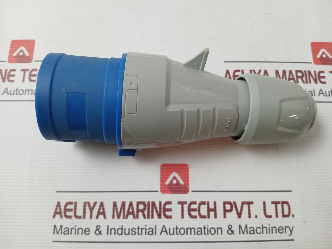 Legrand 5 552 34 Industrial Power Plug 2P 32A-6H Ip44 18W35 200-250V