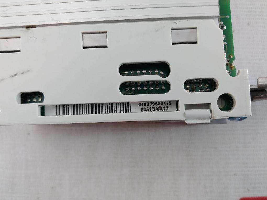 Lenze E82Ev251_2C 8200 Vector Frequency Inverter Ver 4A37 016379620175