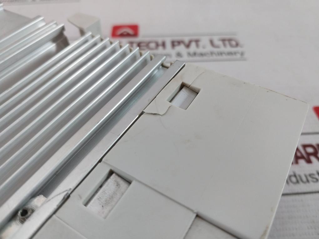 Lenze E82Ev251_2C 8200 Vector Frequency Inverter Ver 4A37 016379620175