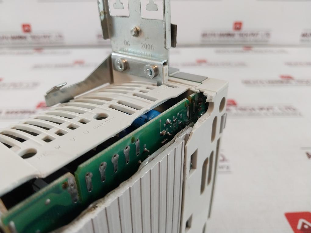 Lenze E82Ev251_2C 8200 Vector Frequency Inverter Ver 4A37 016379620175