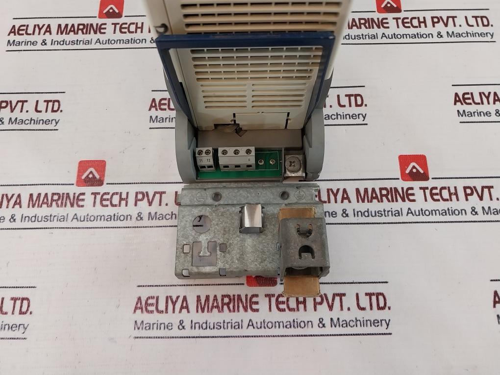 Lenze E94Amhe0074 Multi Drive Input-dc24V 0.90A Output-dc24V 0.70A