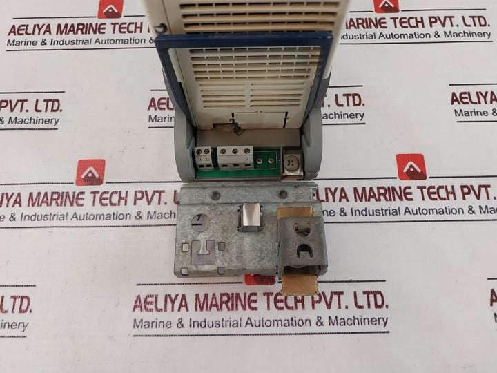 Lenze E94Amhe0074 Multi Drive Input-dc24V 0.90A Output-dc24V 0.70A