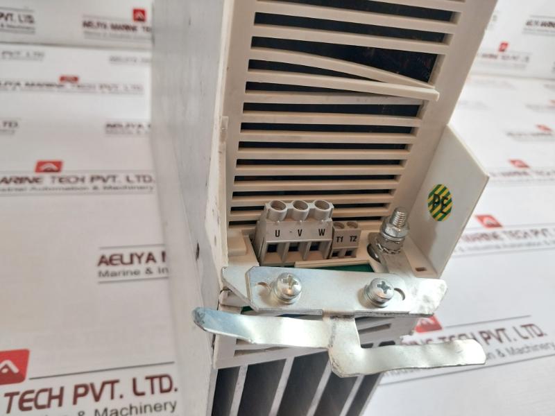 Lenze Evs9321-ep Servo Drive Inverter 24V Dc 2133 60A8 480V