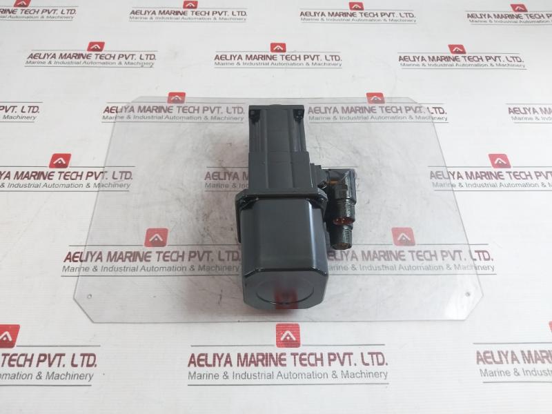 Lenze Mcs 06C41-srmb0-b11N-st5S00N-r0Su Servo Motor Ip54 225V 270Hz 5.4A 0.25Kw