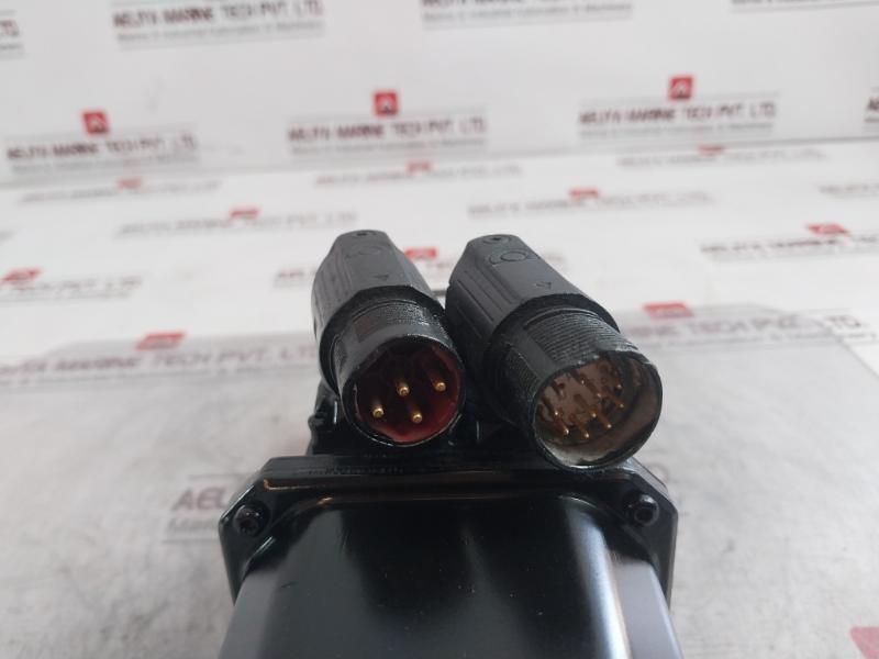 Lenze Mcs 06C41-srmb0-b11N-st5S00N-r0Su Servo Motor Ip54 225V 270Hz 5.4A 0.25Kw