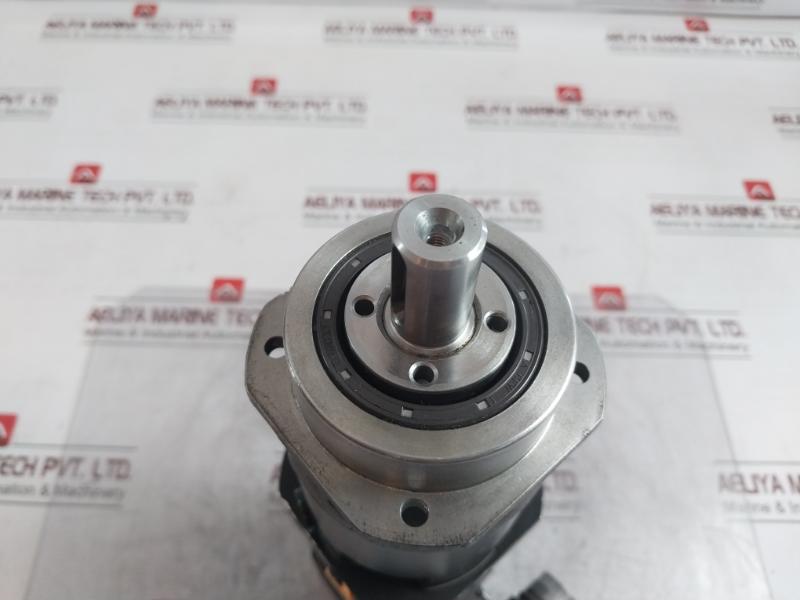 Lenze Mdsksrs036-13 Servo Motor Mprn 00 245V 0,9A 200Hz 0,25Kw Ip64 4000 Min-1